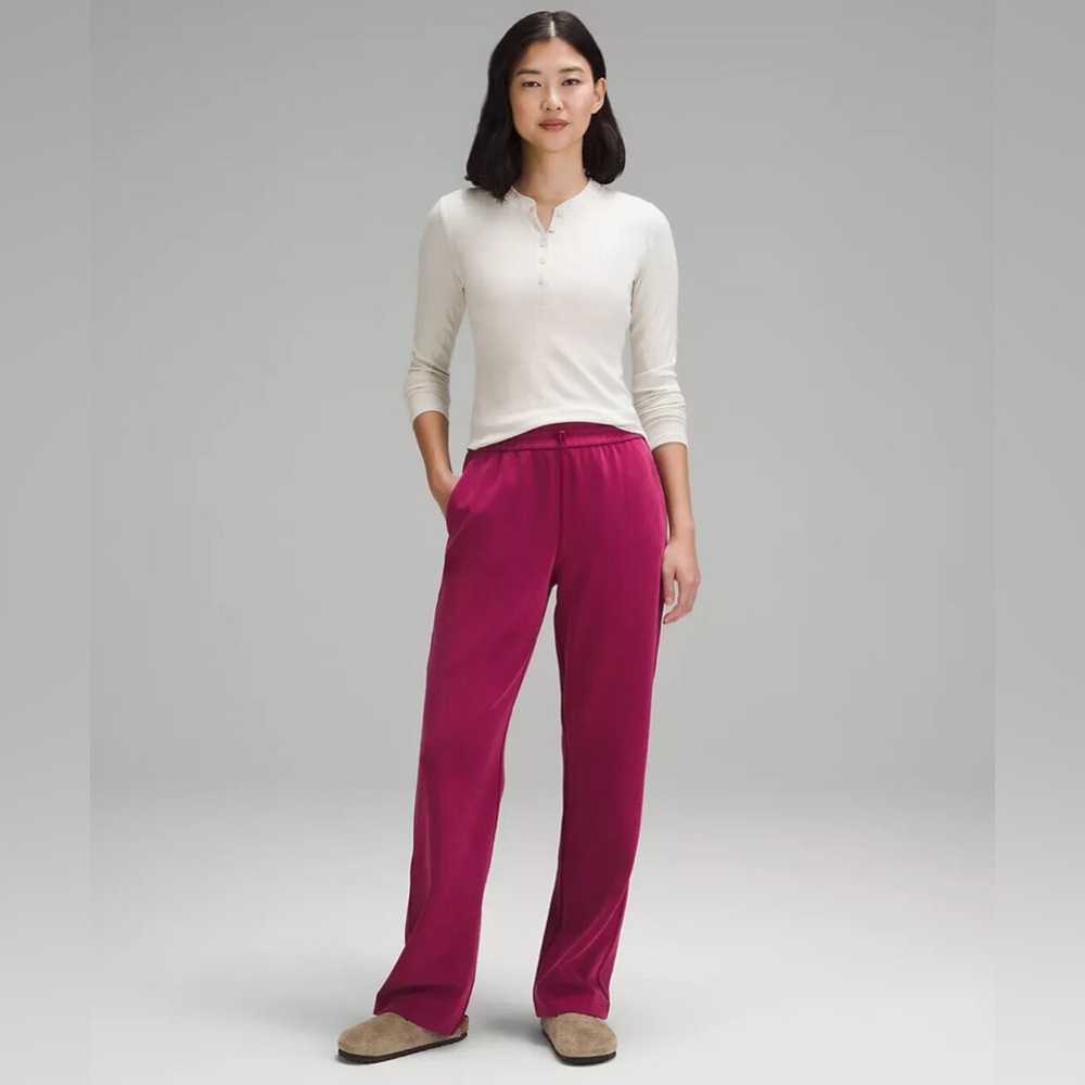 NWOT Lululemon high rise softstreme pant deep luxe size 10